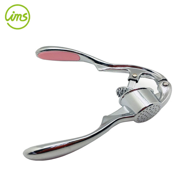 Simple Garlic Press – Classic Manual Garlic Crusher for Everyday Cooking